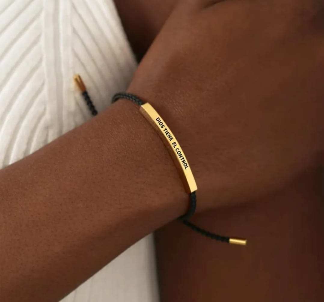 💛Pulsera Dios tiene el control - Elegancia con Propósito