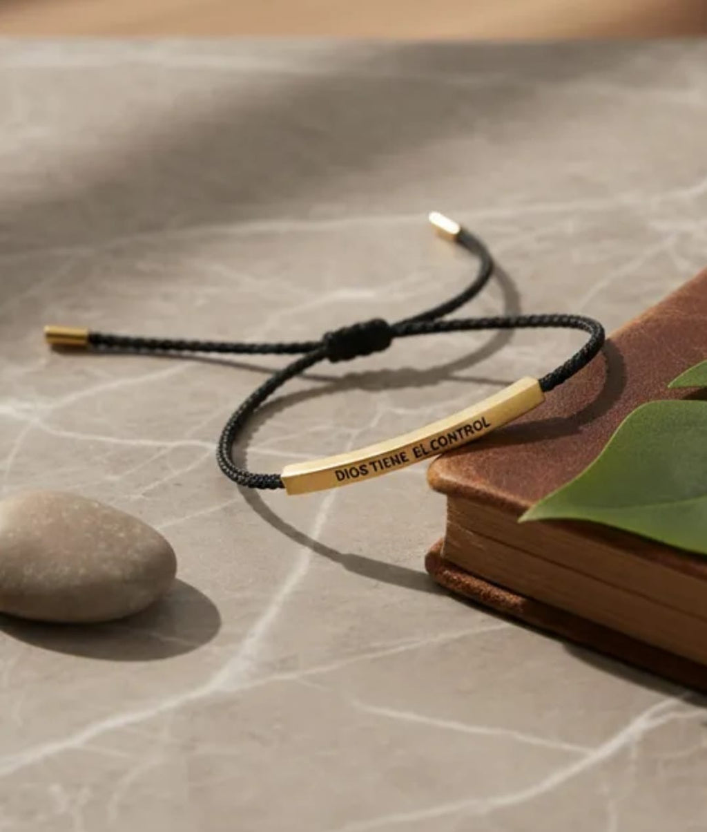 💛Pulsera Dios tiene el control - Elegancia con Propósito