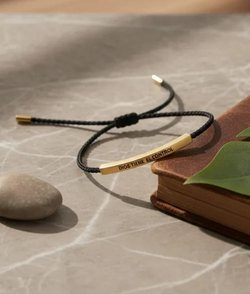 💛Pulsera Dios tiene el control - Elegancia con Propósito